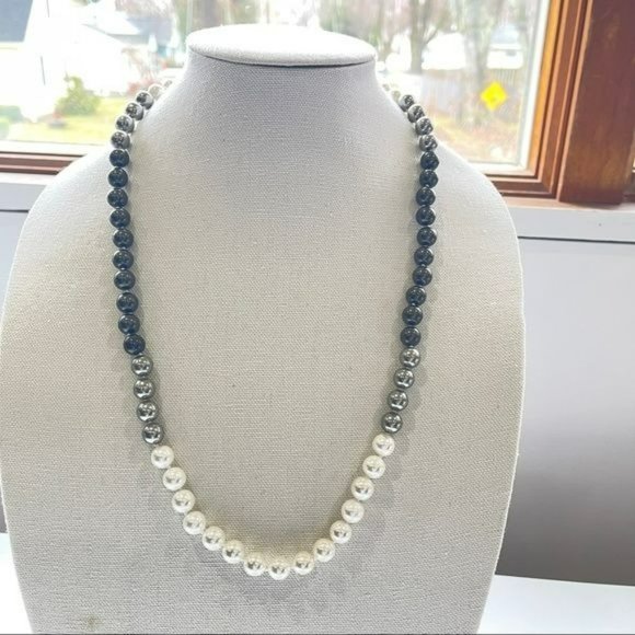 10mm Gradient Color White Gray Black Shell Pearl Necklace 29in - Picture 13 of 14